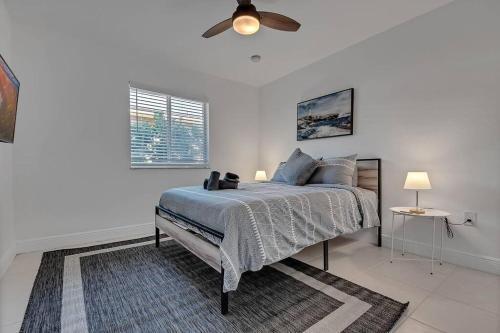 Design District! Gated 6 Bed 4 Bath Home W/parking 415/417