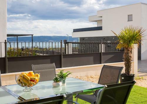 Luxury Villa Anchor