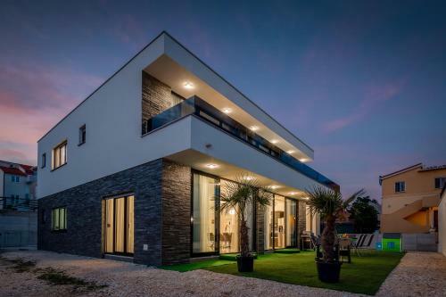 Luxury Villa Anchor