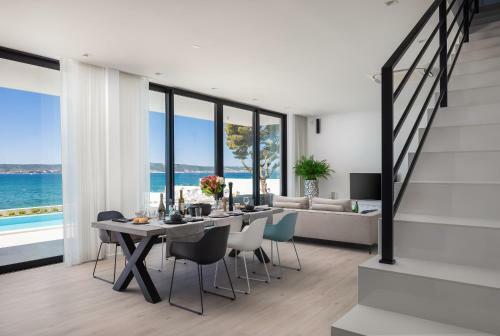 Beachfront Villa The View With Pool