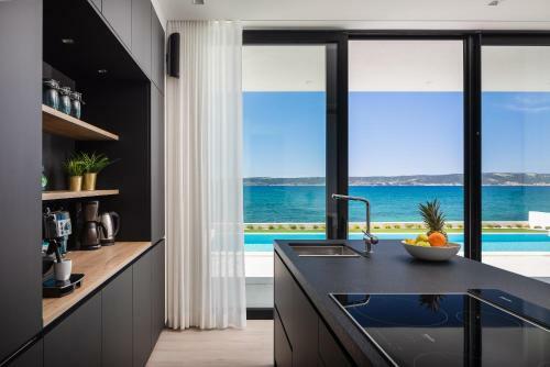 Beachfront Villa The View With Pool