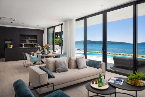 Beachfront Villa The View With Pool