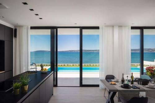 Beachfront Villa The View With Pool
