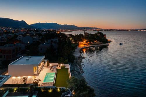 Beachfront Villa The View With Pool