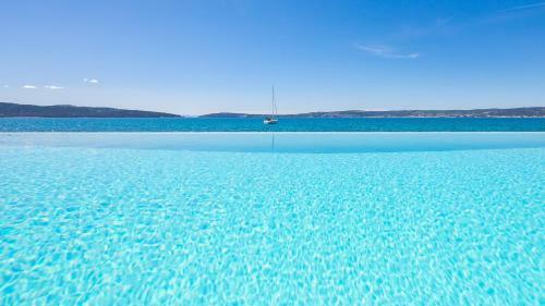 Beachfront Villa The View With Pool