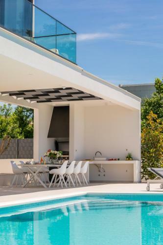 Beachfront Villa The View With Pool