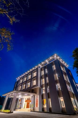 Hotel Savitri Resort