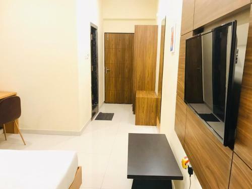 Hotel Golden - I