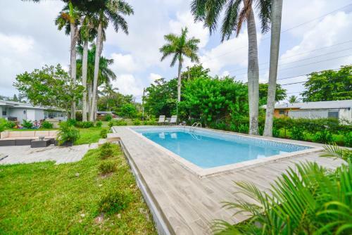 Luxurious 4 Bedroom House W Private Pool, Ben House