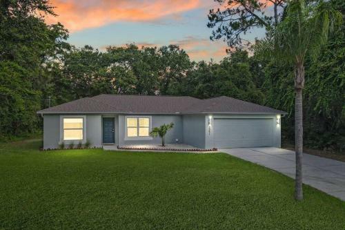 Hot Tub, Breakfast, Game Room, & Close To Beaches