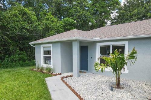 Hot Tub, Breakfast, Game Room, & Close To Beaches