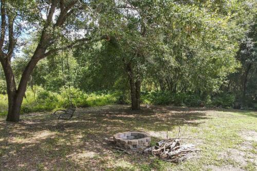 Hot Tub, Breakfast, Game Room, & Close To Beaches