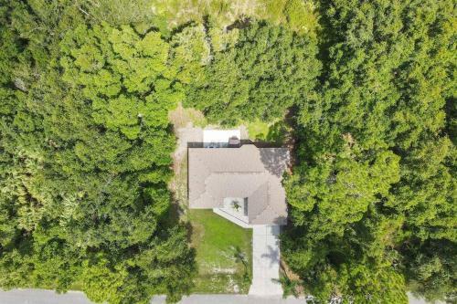 Hot Tub, Breakfast, Game Room, & Close To Beaches
