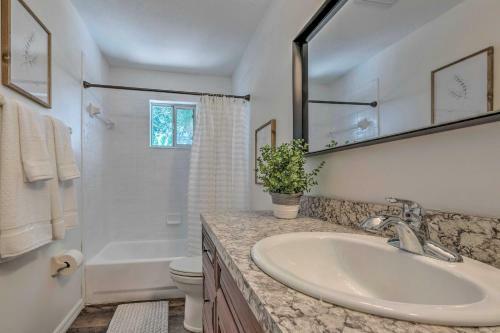 Cozy Home, About 8 Mi To World Equestrian Center