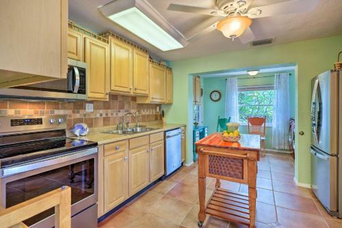 Vibrant Rockledge Home 2 Mi To Cocoa Village