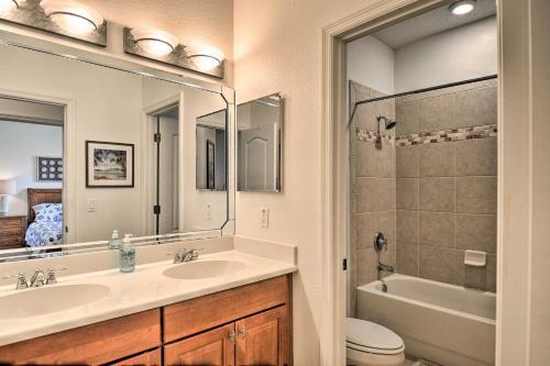 Palm Coast Condo With Pool About 3 Mi To The Beach!