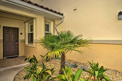 Palm Coast Condo With Pool About 3 Mi To The Beach!