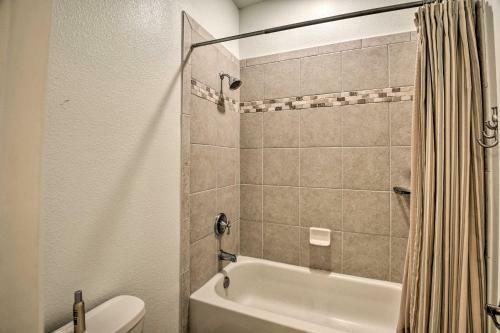 Palm Coast Condo With Pool About 3 Mi To The Beach!