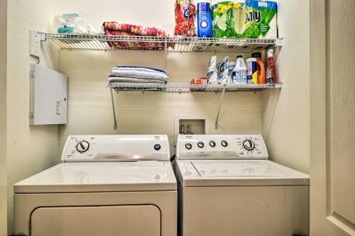 Palm Coast Condo With Pool About 3 Mi To The Beach!