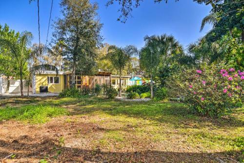Vibrant Florida Home Less Than 3 Mi To St Pete Beach