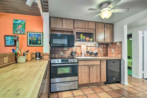Vibrant Florida Home Less Than 3 Mi To St Pete Beach
