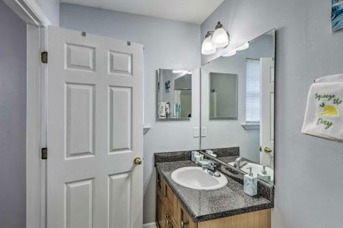 Tidy Tallahassee Townhome About 7 Mi To Downtown!