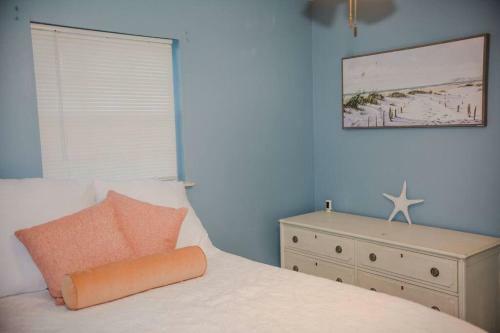 Charming Home With Hot Tub, Minutes From The Beach