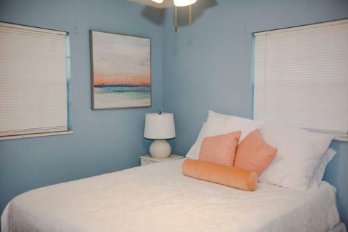 Charming Home With Hot Tub, Minutes From The Beach