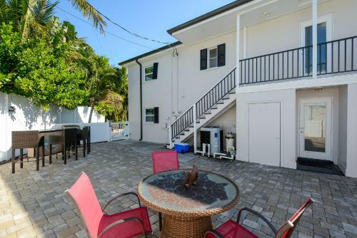 Canal 315 - Right In Siesta Key Village!
