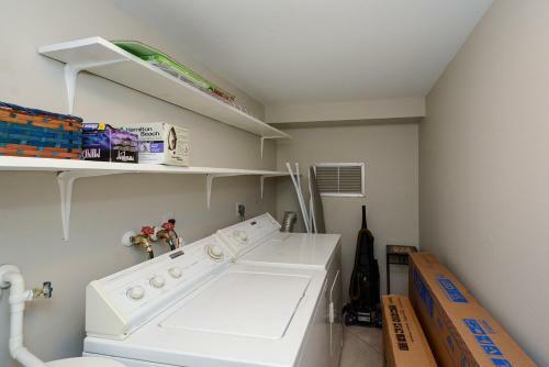 Canal 315 - Right In Siesta Key Village!