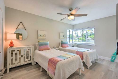 Waterfront Sarasota Estate Dock And Boat Lift!