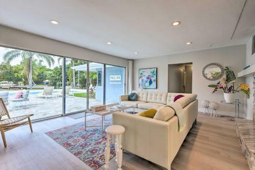 Waterfront Sarasota Estate Dock And Boat Lift!