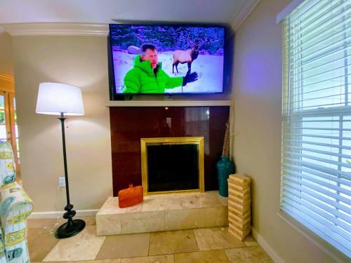 Coral Skies Over Siesta Key - Spacious One Level, Pet Friendly With A Pool!