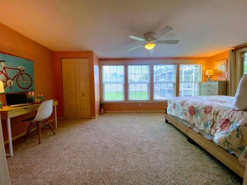 Coral Skies Over Siesta Key - Spacious One Level, Pet Friendly With A Pool!