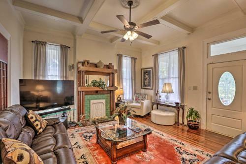 Central Albany Home With Covered Porch And Patio!