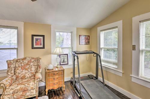 Central Albany Home With Covered Porch And Patio!