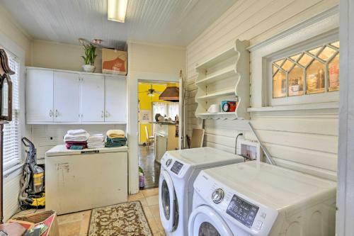 Central Albany Home With Covered Porch And Patio!