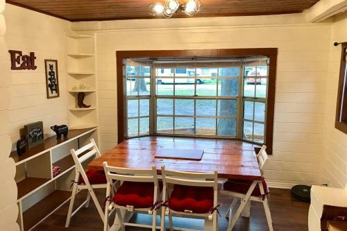Spacious Cabin In The City*private Swimming Pool