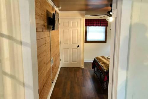 Spacious Cabin In The City*private Swimming Pool