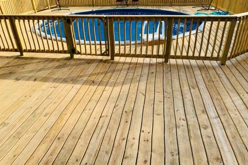 Spacious Cabin In The City*private Swimming Pool