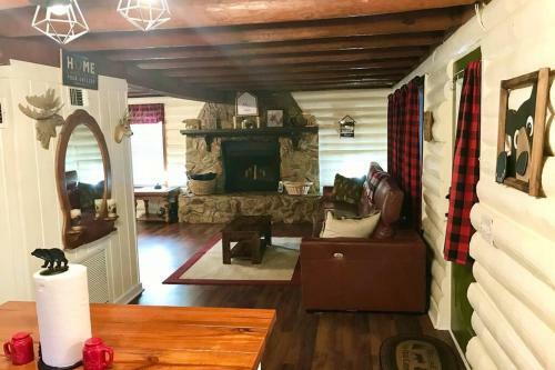 Spacious Cabin In The City*private Swimming Pool