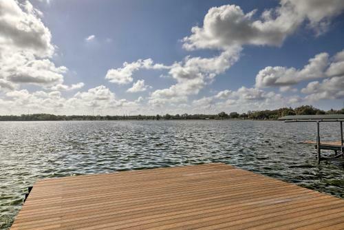 Waterfront Villa With Pool About 5 Mi To Ybor City!