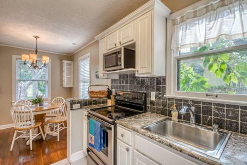 Bleu Daze Cottage