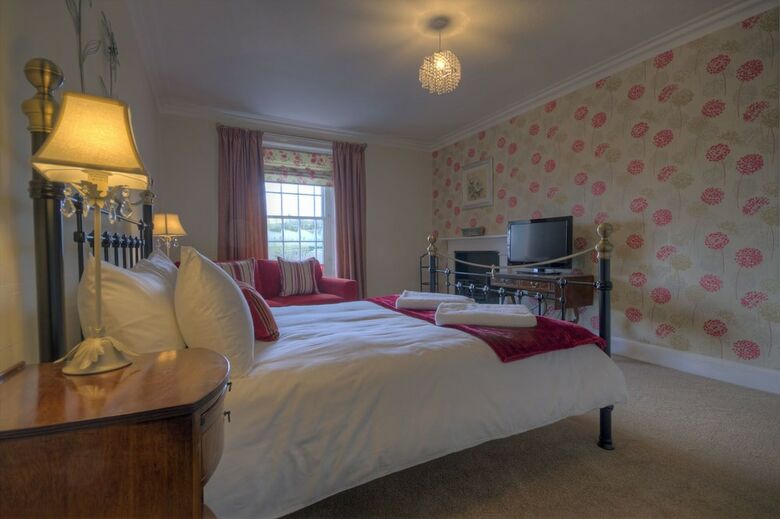 Bed & Breakfast Skeldale House
