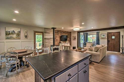 Classy Clayton Home With Views Less Than 1 Mi To Dtwn!