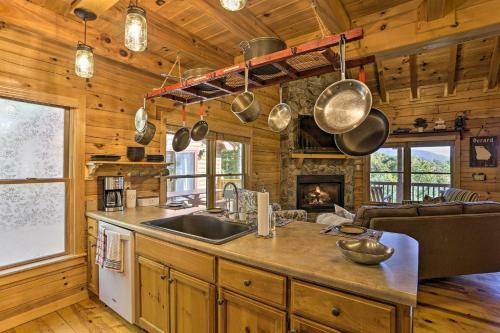 Lovely Log Cabin And Bunkhouse With Views And Yard!