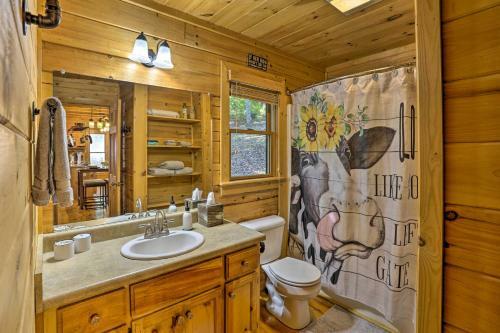 Lovely Log Cabin And Bunkhouse With Views And Yard!
