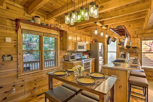 Lovely Log Cabin And Bunkhouse With Views And Yard!