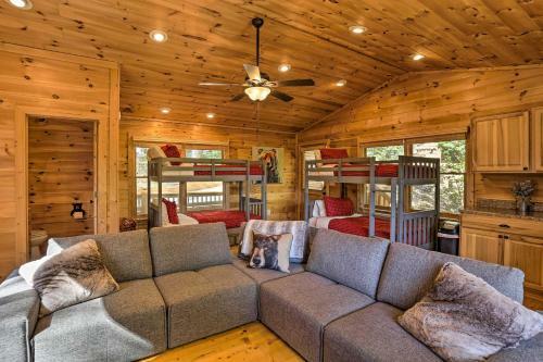 Lovely Log Cabin And Bunkhouse With Views And Yard!