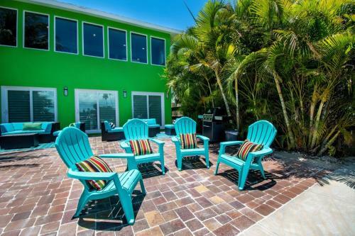 Paradise Found 5 Min Walk To Beach Block From Johns Pass Village